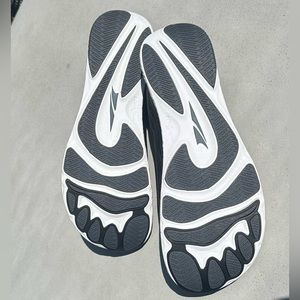 Altra Escalante women’s size 10 New